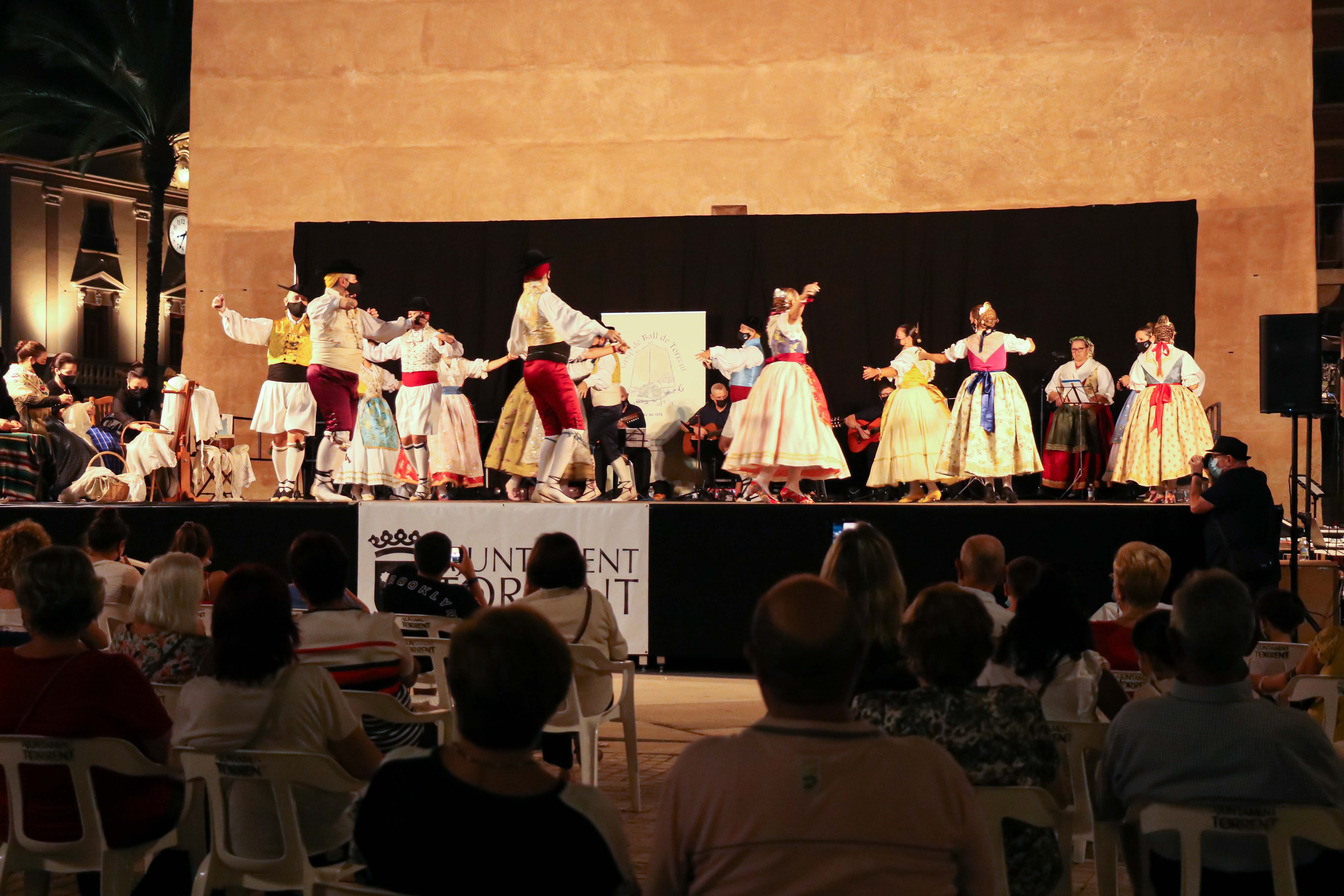 Baile tradicional de la localidad de Torrent