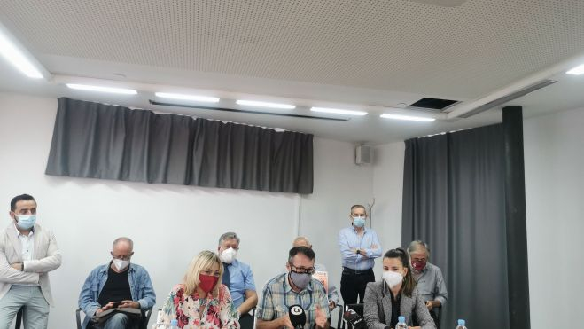 Els membres de la Comissió 9 d'Otubre durant la roda de premsa Els membres de la Comissió 9 d'Otubre durant la roda de premsa