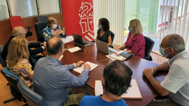 La consellera de Sanidad ha mantenido una reunión con el comisionado y el futuro equipo directivo del departamento de Torrevieja