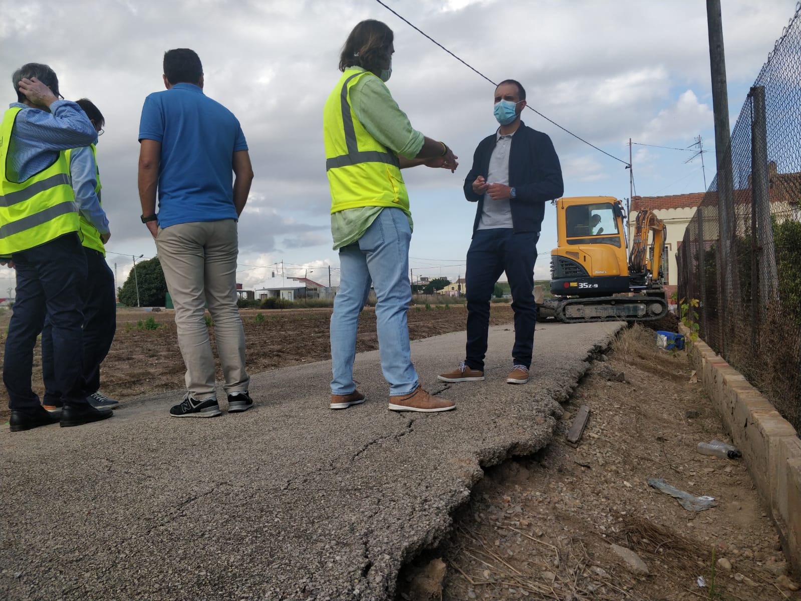 El concejal Alejandro Ramón comprobando el mantenimiento de los caminos rurales 