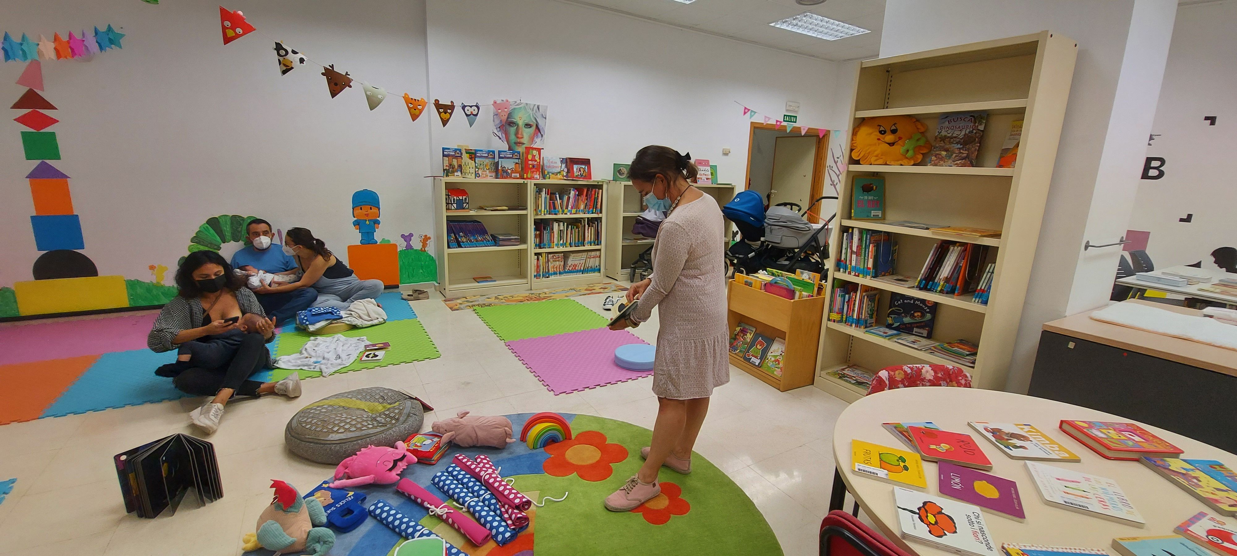 En marcha el primer club de lectura de València para bebés de menos de  nueve meses