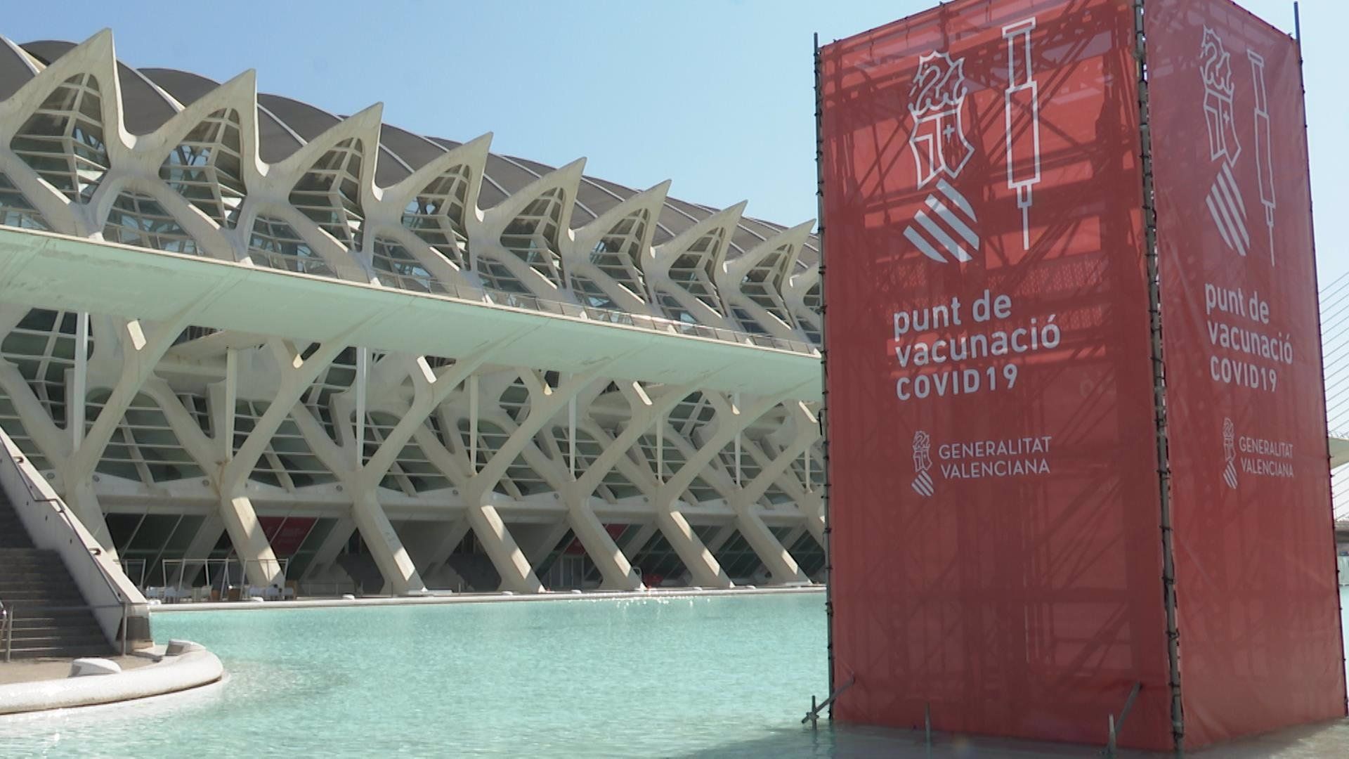 El 'vacunódromo' de la ciudad la Ciutat de les Arts i les Ciències