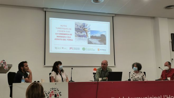Presentació d'una de les rutes en la seu de la Mancomunitat Horta Sud Presentació d'una de les rutes en la seu de la Mancomunitat Horta Sud