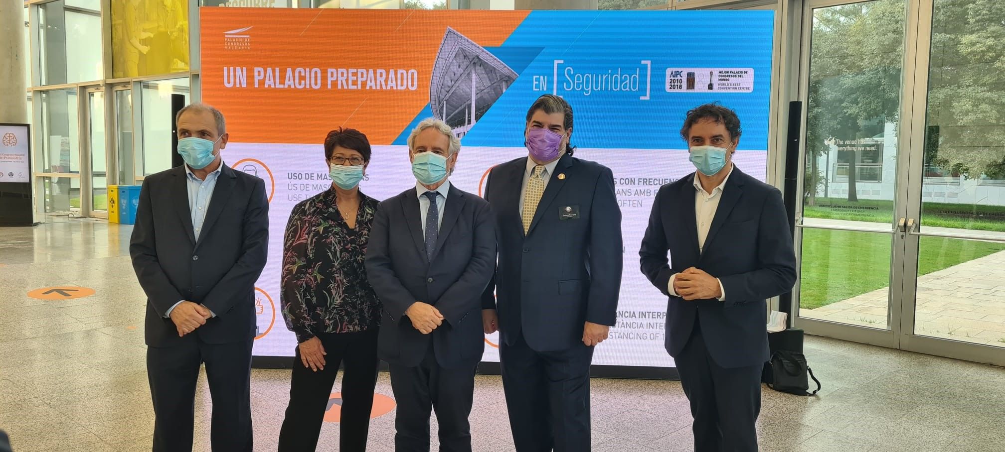 El secretario autonómico de Turisme, Francesc Colomer, en la apertura del Congreso Intele Travel, junto con el presidente y CEO de Intele Travel, James Ferrara y el concejal de Turismo de València, Emiliano García