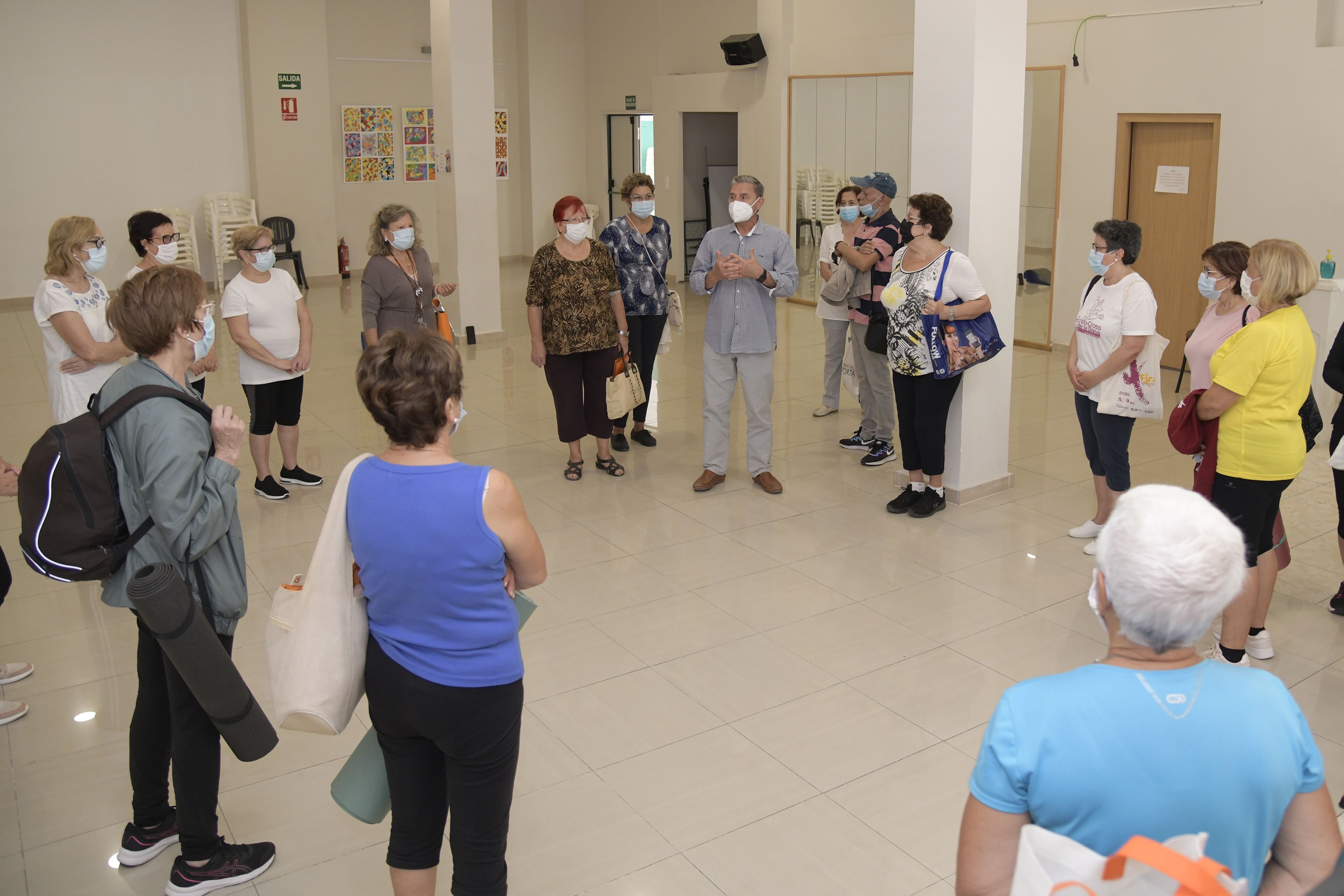  Vecinos y vecinas de Paiporta participan en los talleres de envejecimiento activo