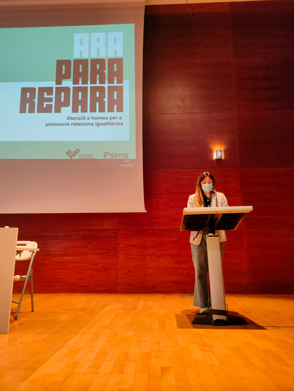 La regidora d'Igualtat de l'Ajuntament de València, Lucía Beamud, durant un discurs