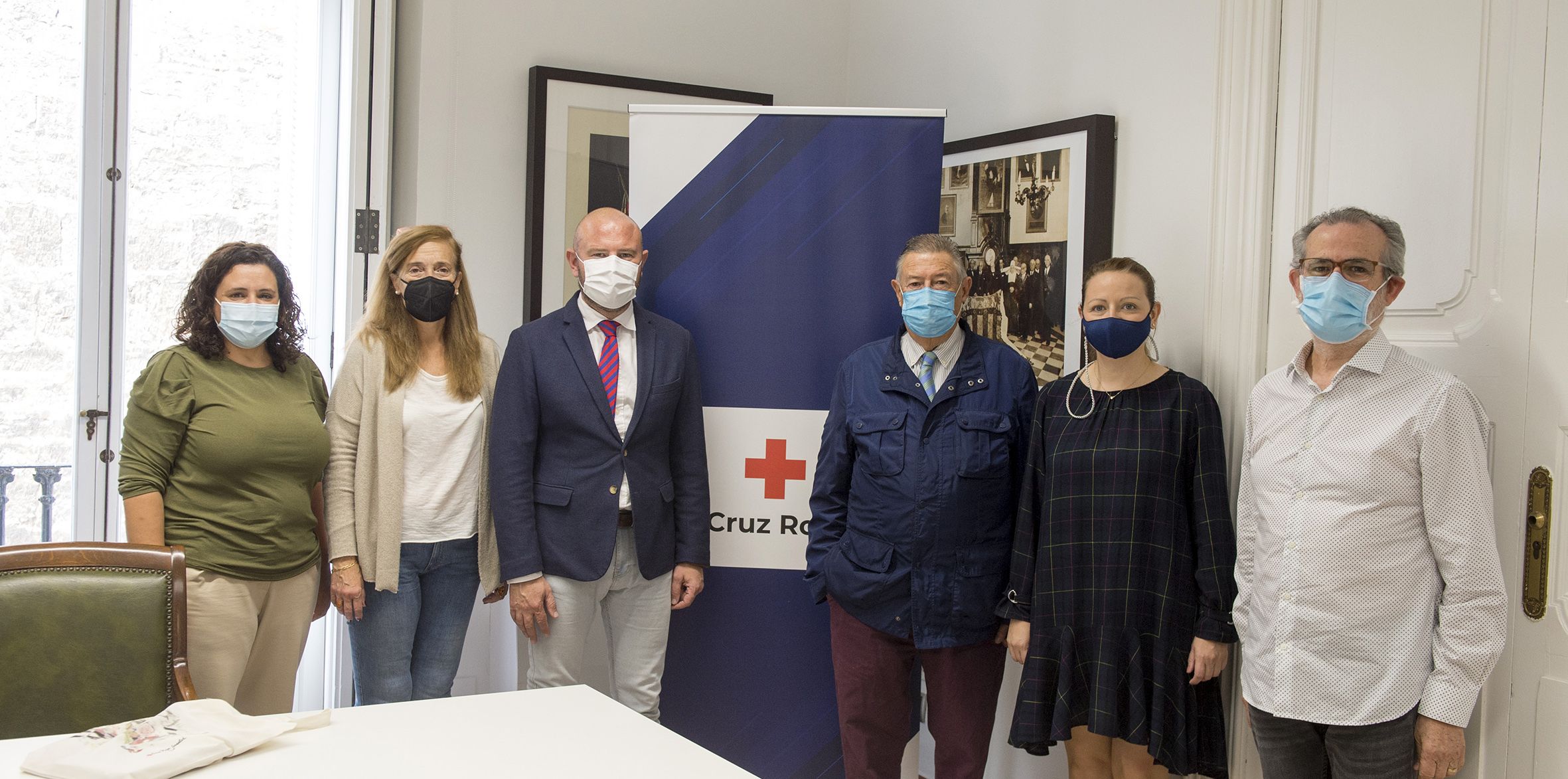 Toni Gaspar signa un conveni amb Creu Roja