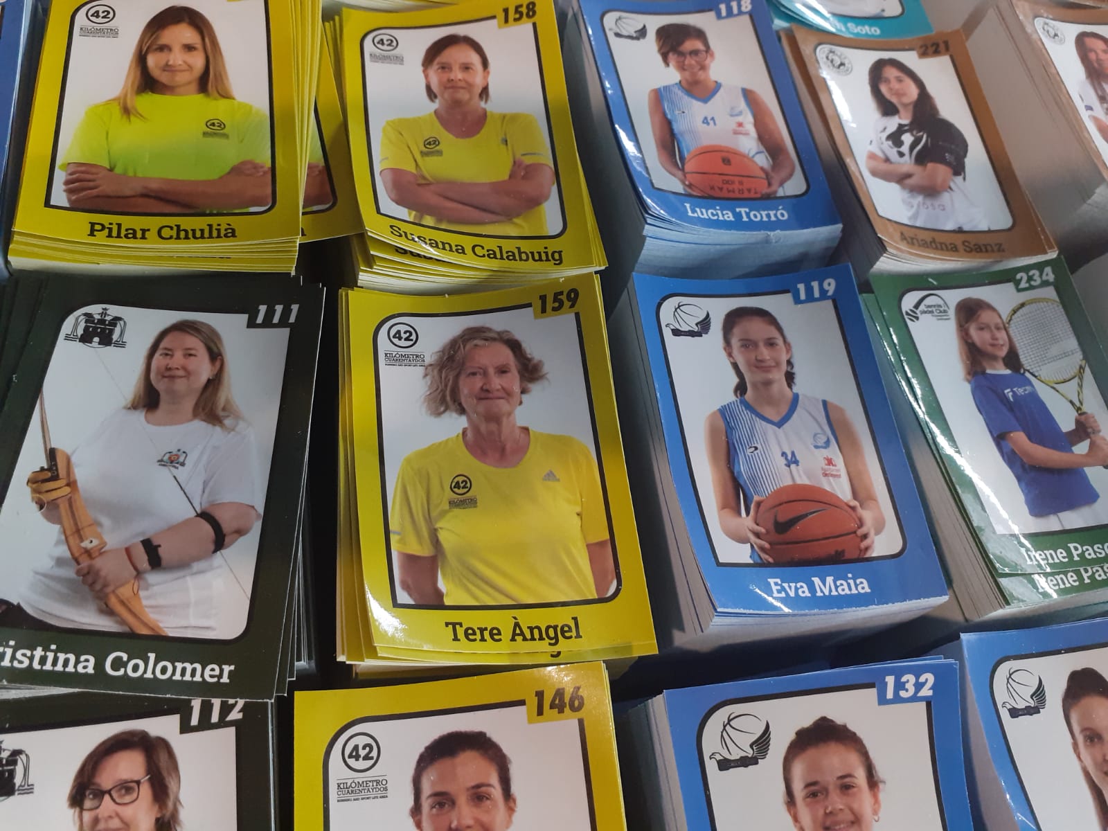 Cromos de mujeres deportistas de Ontinyent