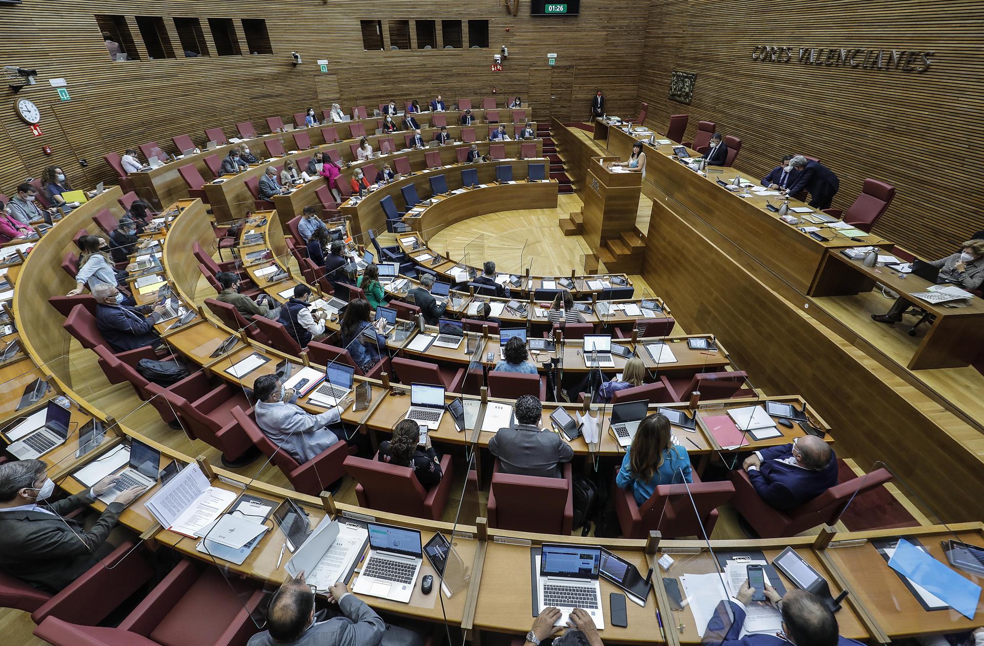 Vista general del pleno de las Corts Valencianas, a 20 de octubre de 2021