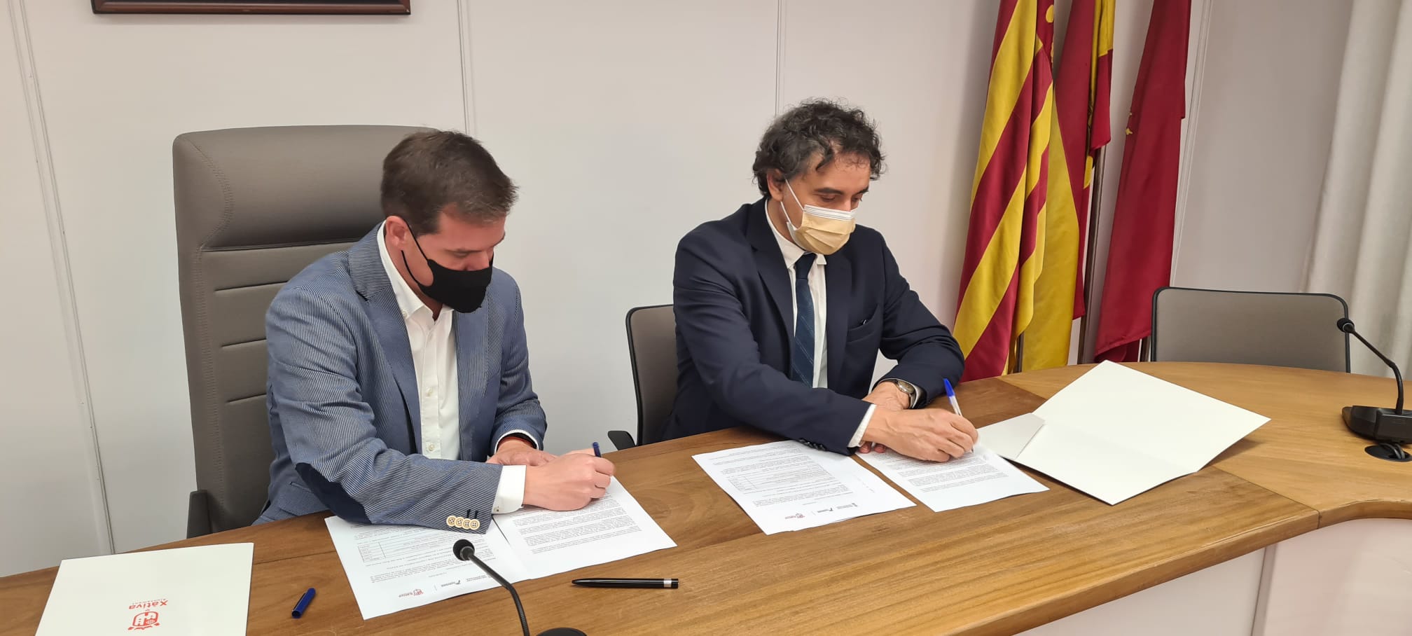 Roger Cerdà y Francesc Colomer firman el convenio para impulsar el producto turístico Territorio Borja