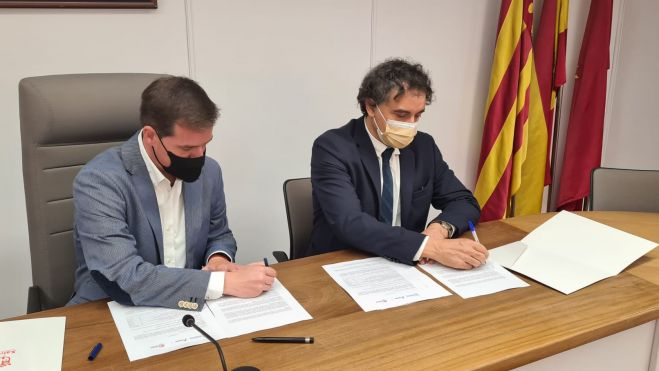 Roger Cerdà i Francesc Colomer signen el conveni per a impulsar el producte turístic Territori Borja