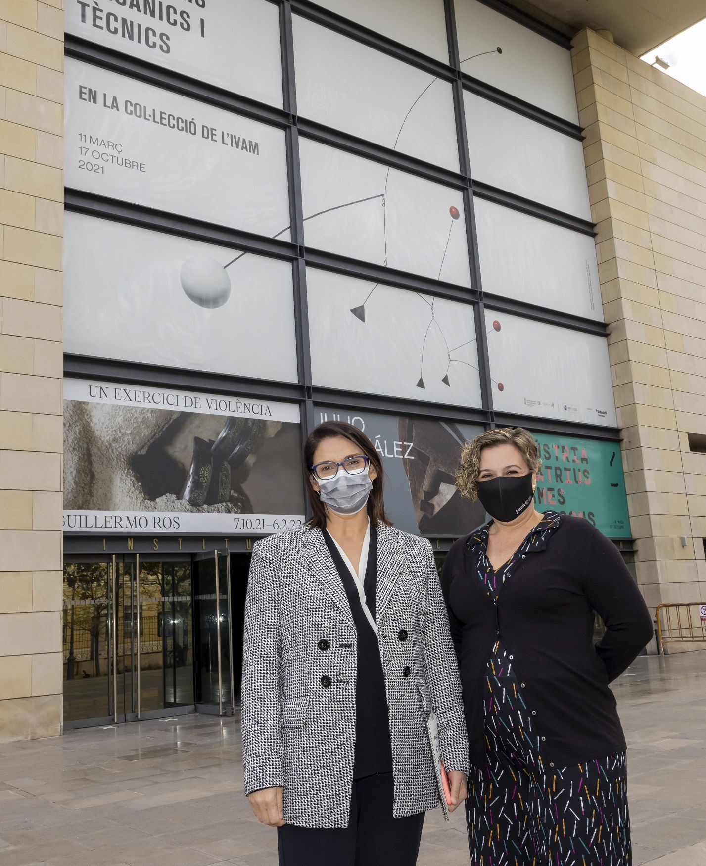 La secretària autonòmica de Cultura i Esport, Raquel Tamarit i la directora de l’IVAM, Nuria Enguita