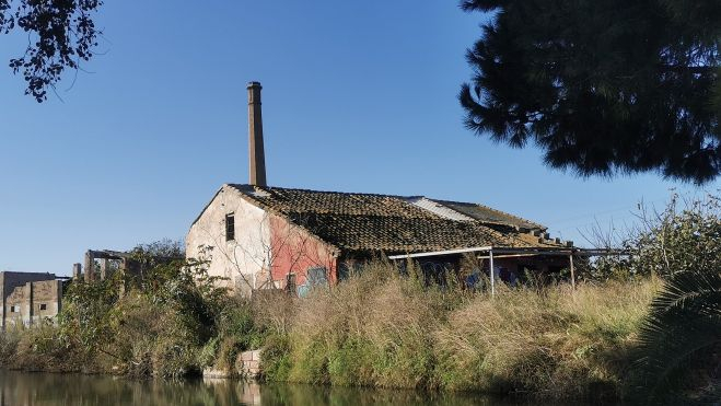 Una de les trilladores al barri dle Tremolar Una de les trilladores al barri dle Tremolar