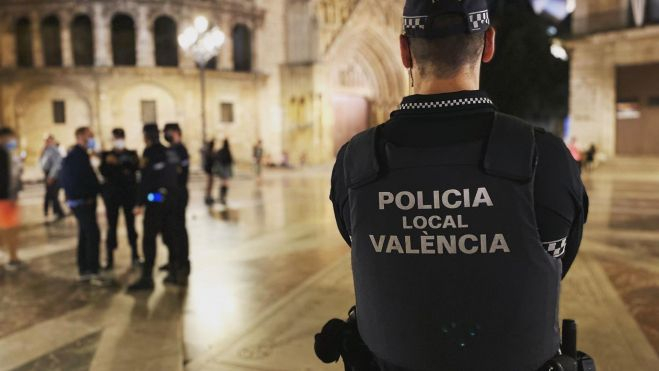 Un agent de Policia Local de València en el dispositiu de Halloween
