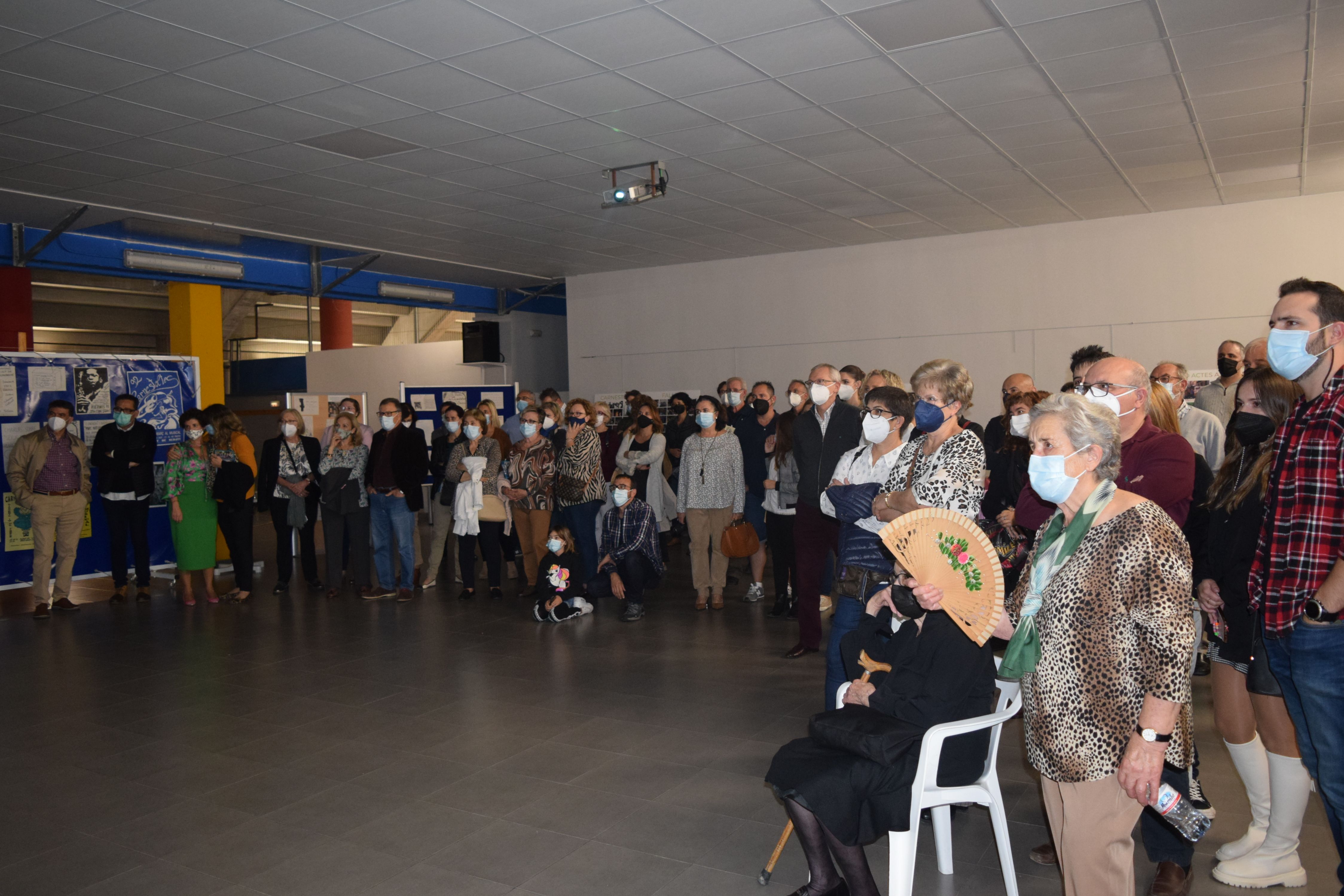 Presentación de la exposición fotográfica con motivo del 40 Aniversario de la Escuela de Adultos de Sedaví