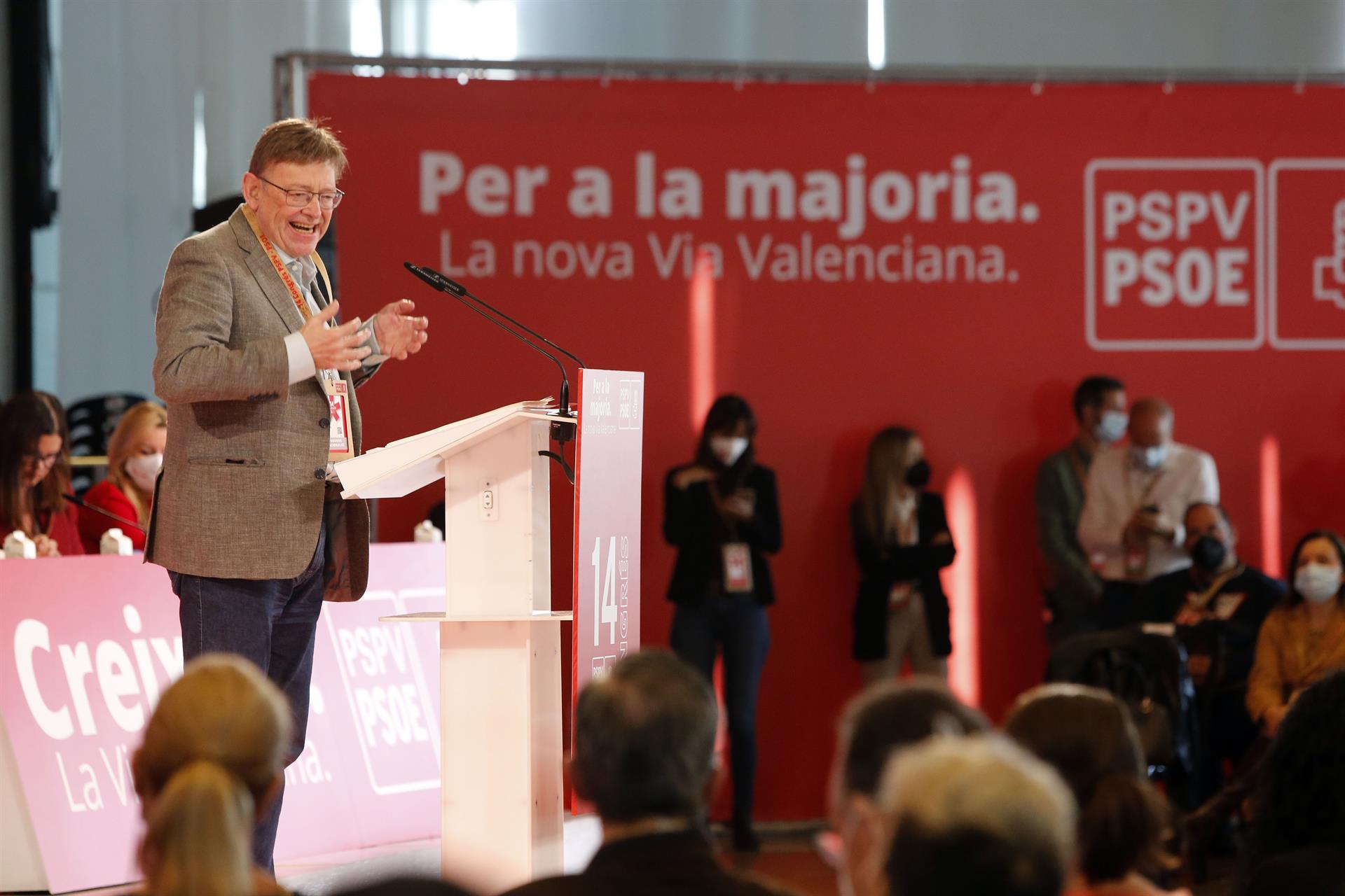 El presidente de la Generalitat Valenciana, Ximo Puig, interviene en la primera jornada del XIV Congreso del PSPV PSOE, a 13 de noviembre de 2021, en Benidorm