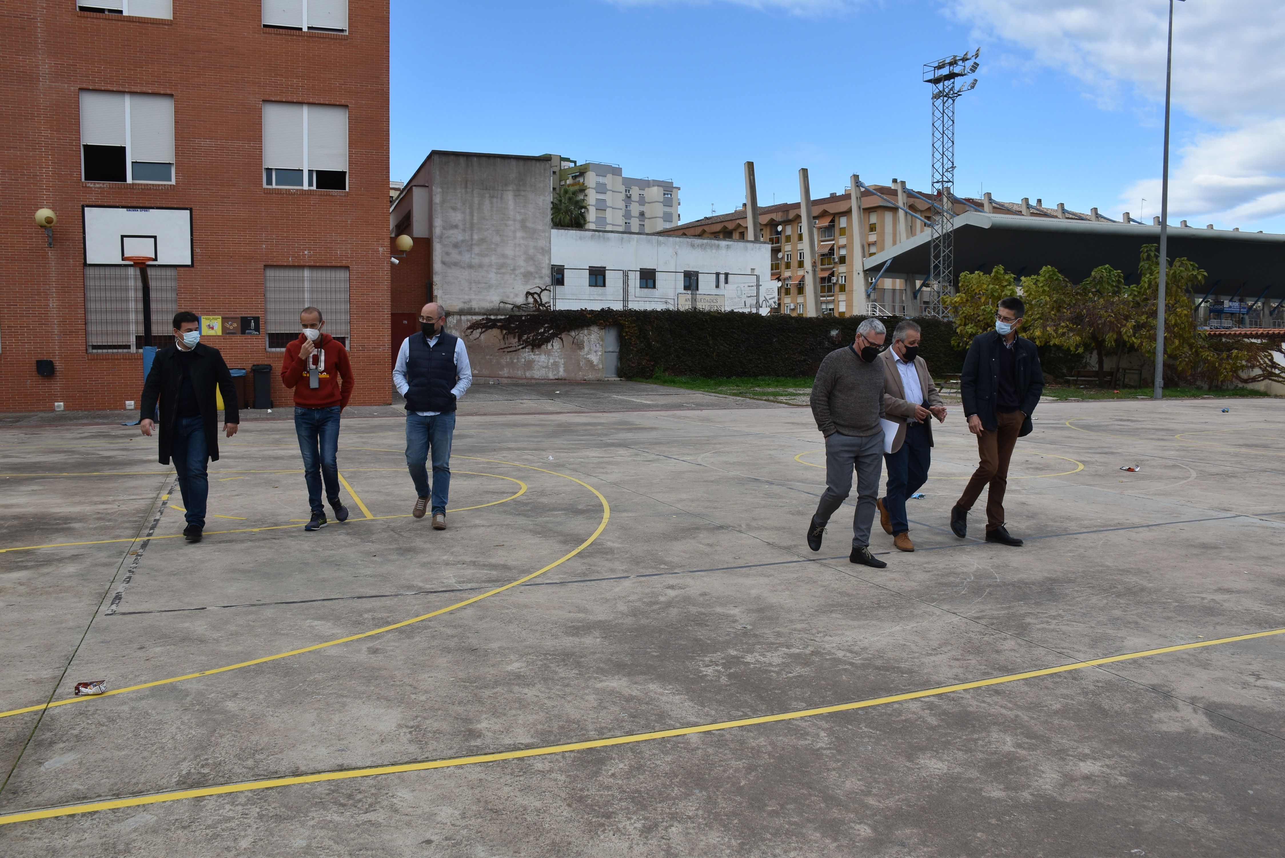 Visita al IES Josep de Ribera en la cual han participado los concejales de Obras y Servicios Públicos Ignacio Reig y Ricardo Martínez, los arquitectos municipales, el director y el claustro del IES José de Ribera