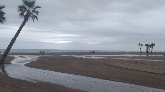 La playa de Canet d'en Berenguer, tras unas lluvias