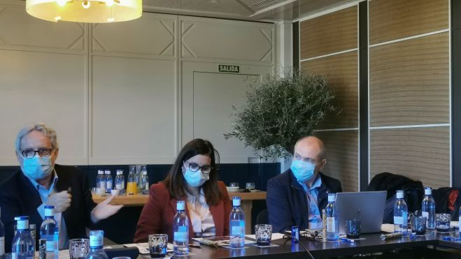 El concejal de Turismo, Emiliano Garcia, la vicealcaldesa de València, Sandra Gómez, y el director general de Visit València, Toni Bernabé