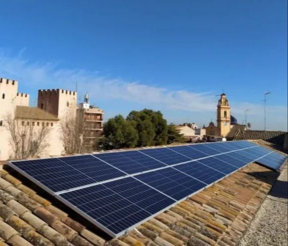 Una planta de placas de energía fotovoltaica 