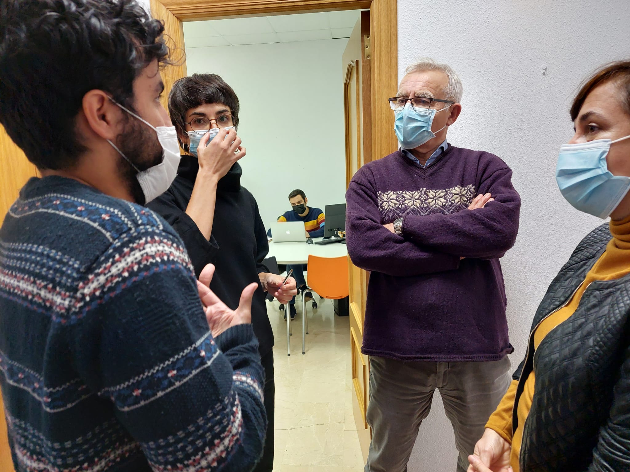 El alcalde de València, Joan Ribó, acompañado de la concejala de Servicios Sociales, Isabel Lozano