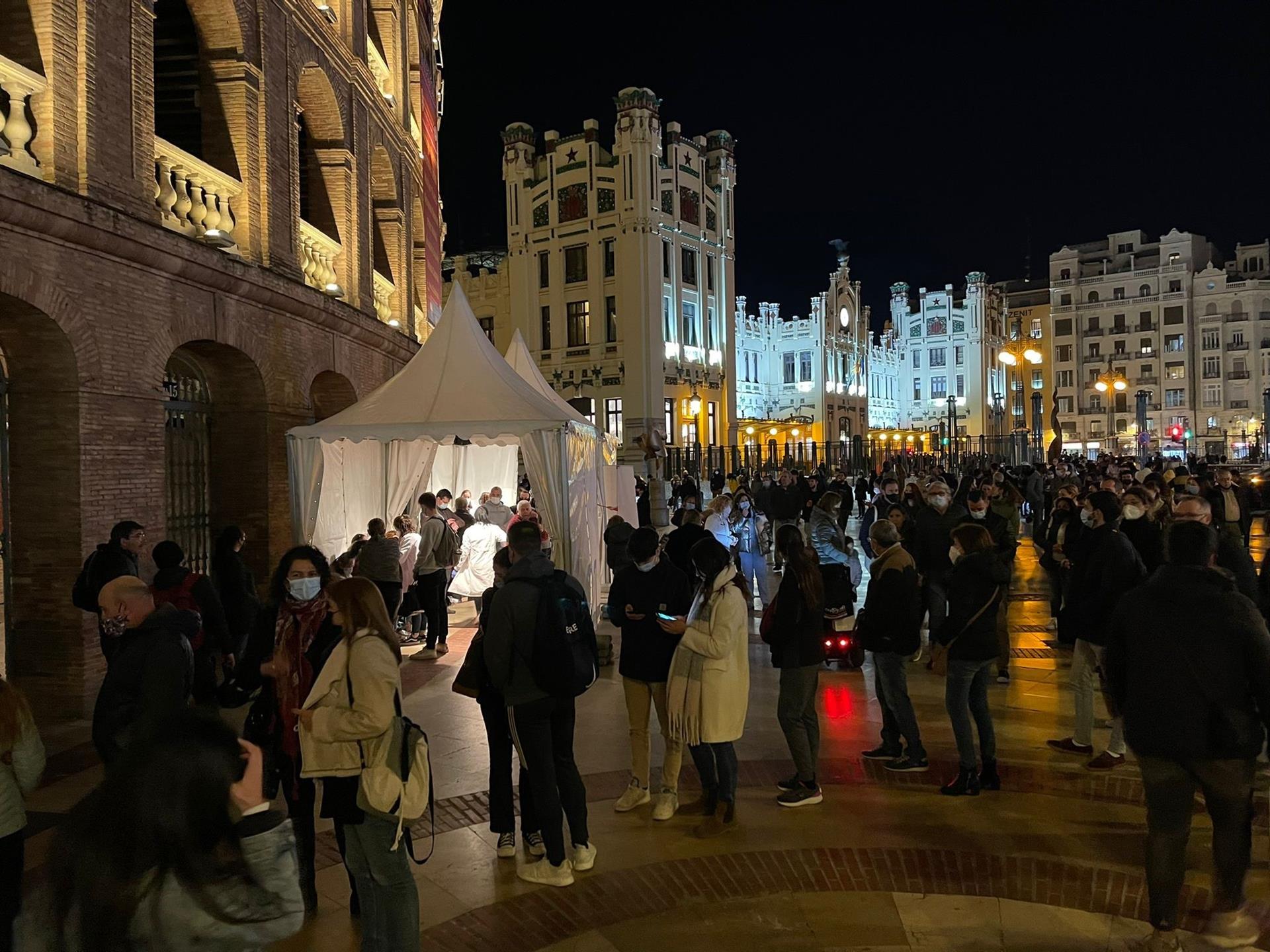Punto de vacunación en la Plaza de Toros de València