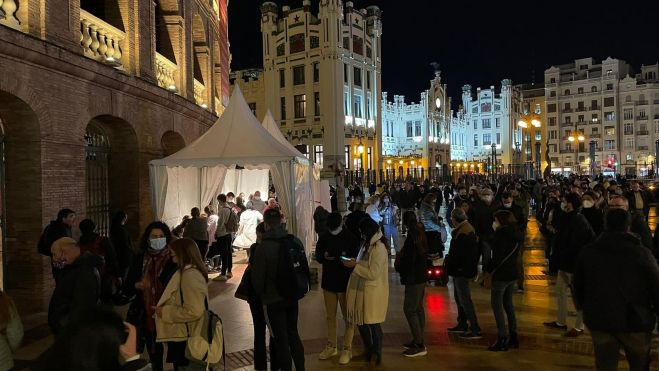 Punto de vacunación en la Plaza de Toros de València