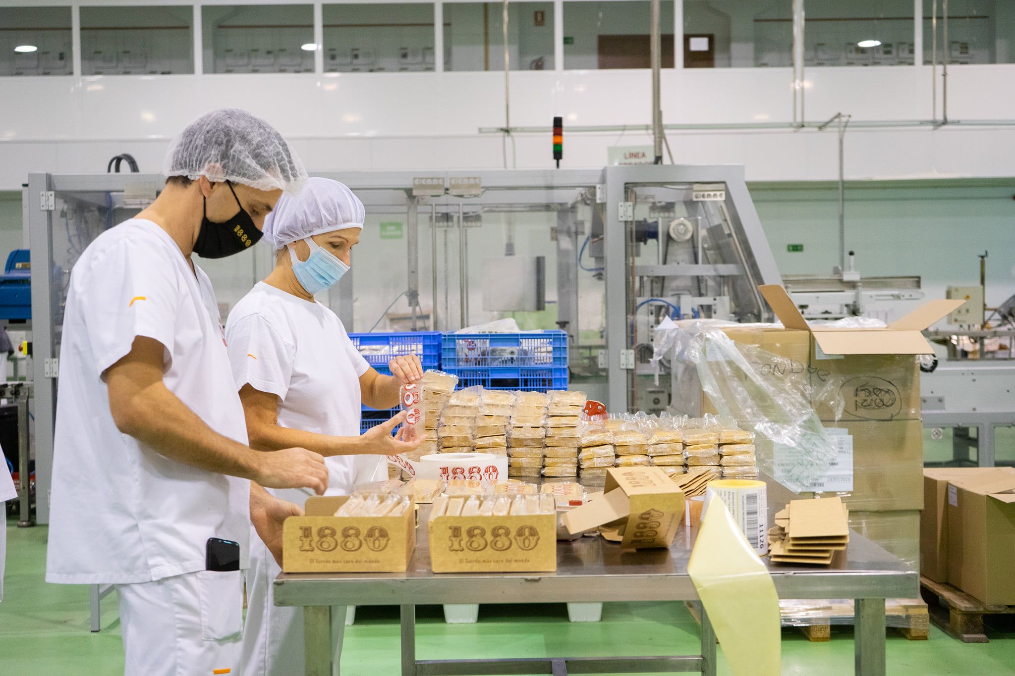 Haciendo turrón en la Feria de Xixona - Foto: @FeriaNavidadJijona