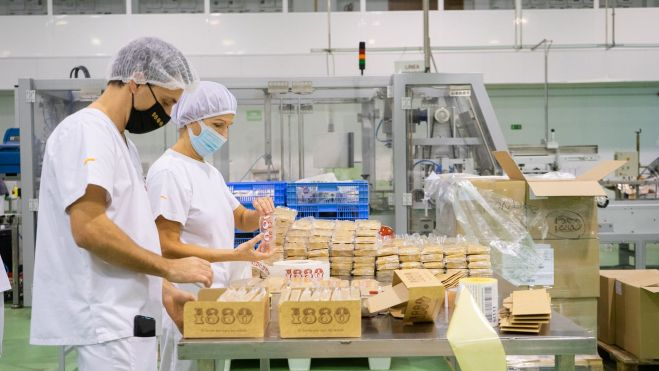 Haciendo turrón en la Feria de Xixona - Foto: @FeriaNavidadJijona