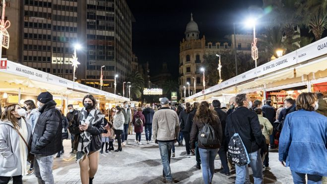 Mercadillo navideño de València en la Plaza del Ayuntamiento (Xisco Navarro)