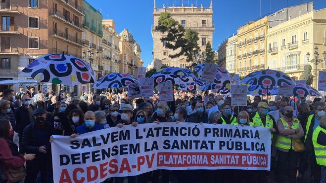 Una concentración en València por la Atención Primaria