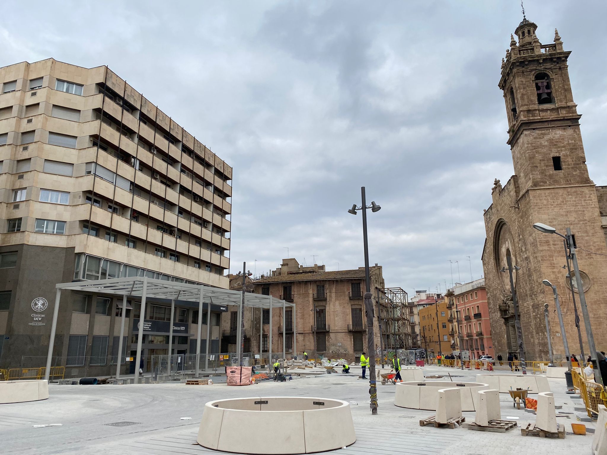 Obras de reurbanización de la plaza Ciutat de Bruges