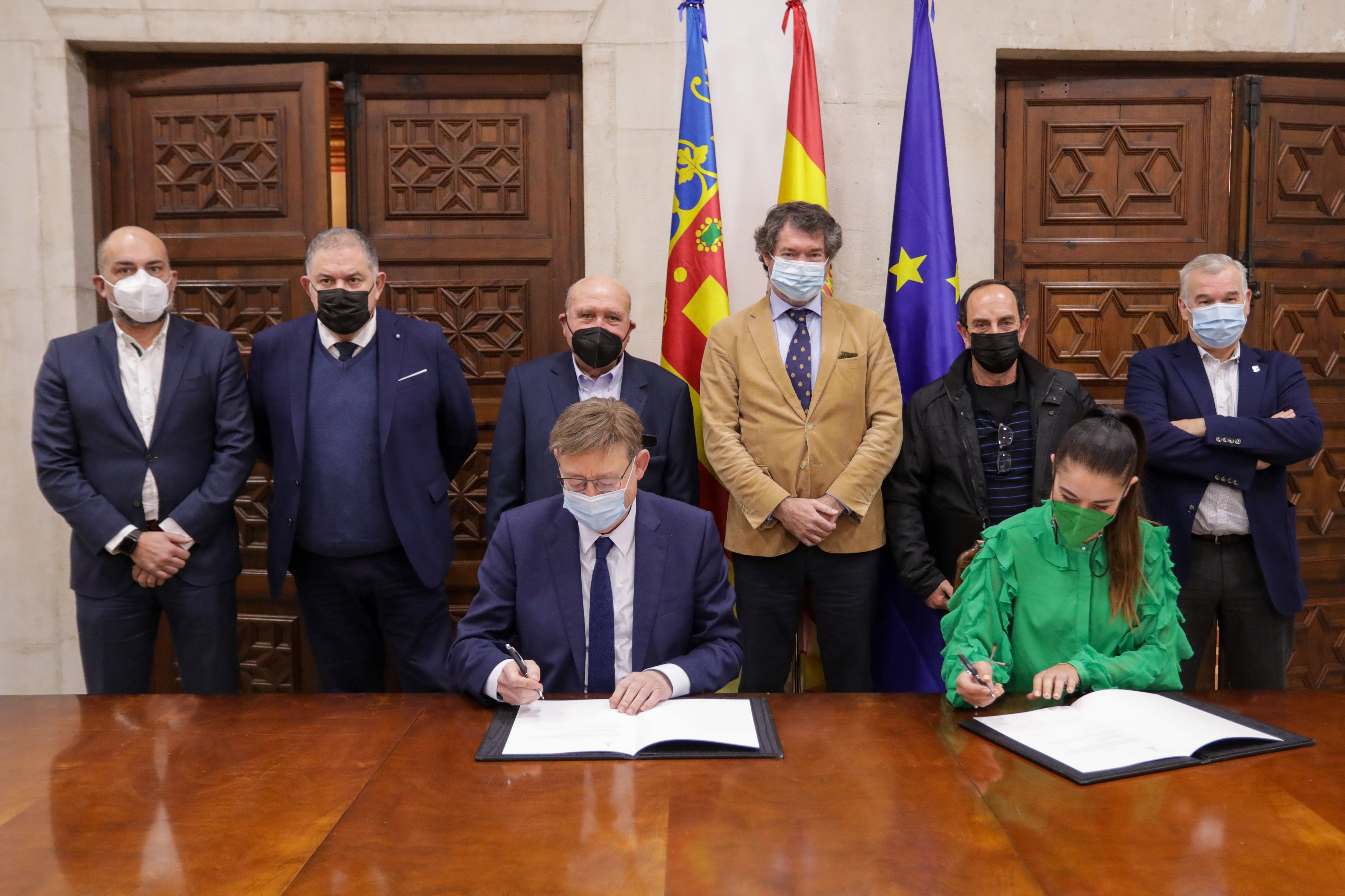 Firma de las alegaciones del Consell contra los planes de cuenca para mantener el trasvase del Tajo