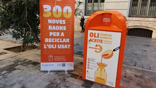Un dels nous contenidors de reciclatge d'oli instal·lats a València