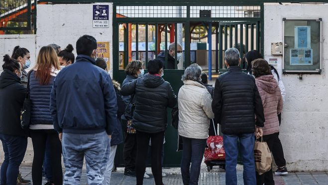 Puerta de entrada de un colegio Puerta de entrada de un colegio