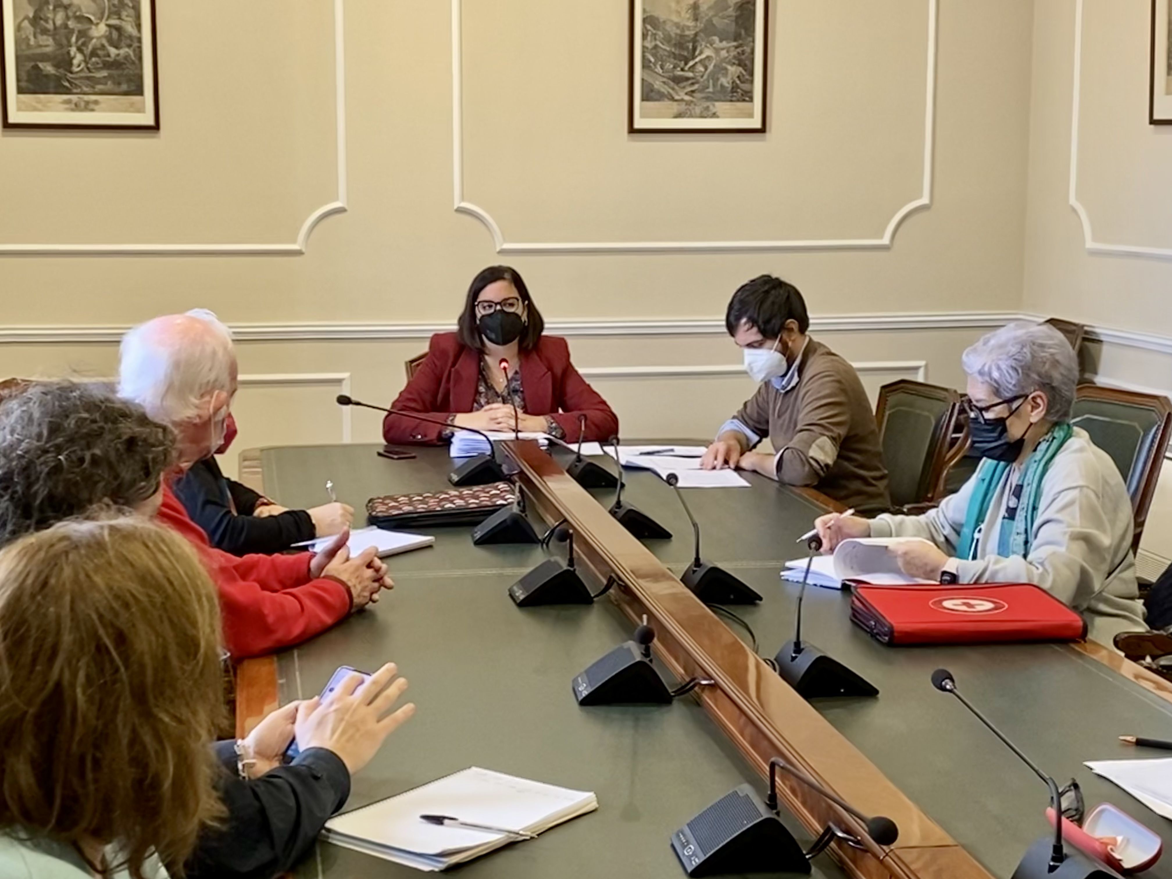 La vicealcaldesa y concejala de Desarrollo Urbano, Sandra Gómez, durante la reunión que ha mantenido con representantes de las principales entidades del tercer sector