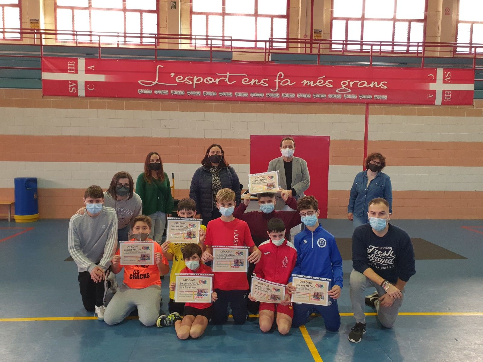 Entrega de diplomas a los participantes de 3Esport Nadal de Sueca