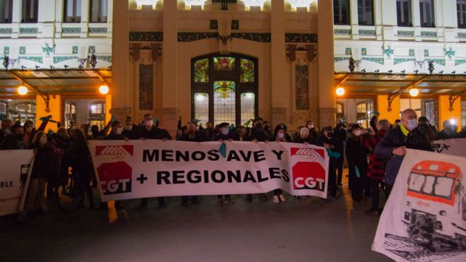Manifestación en la Estación del Norte por los servicios ferroviarios de Adif - Luna Mata