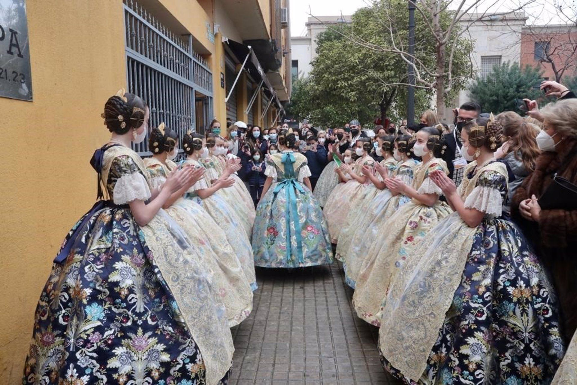 Nerea López desvela el color de su espolín entre las falleritas de su Corte de Honor