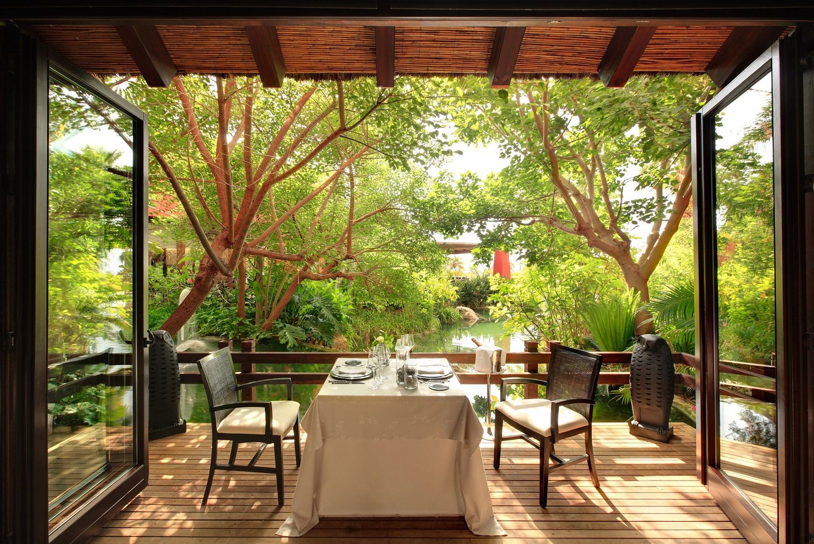 Terrassa del Restaurant in black per a San Valentín 2022