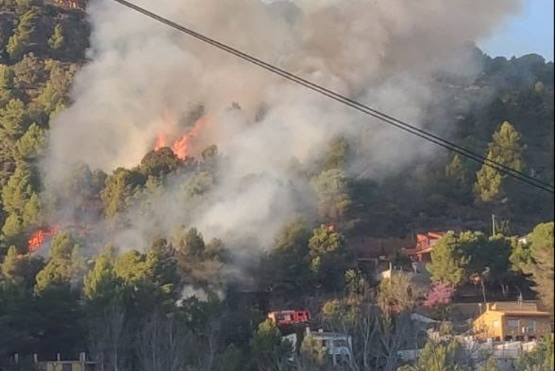 Incendi a la Calderona. Imagen de @ArturBalaguer