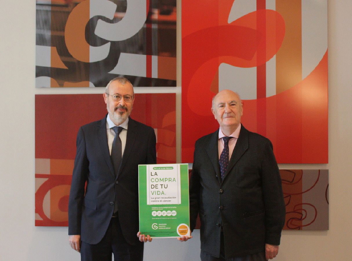 El president de l'Associació Espanyola contra el Càncer a València, Tomás Trénor, i el director de Relacions Externes de la Cooperativa, Javier Quiles