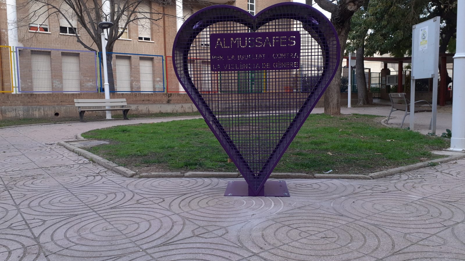 Contenedor en forma de corazón de Almussafes