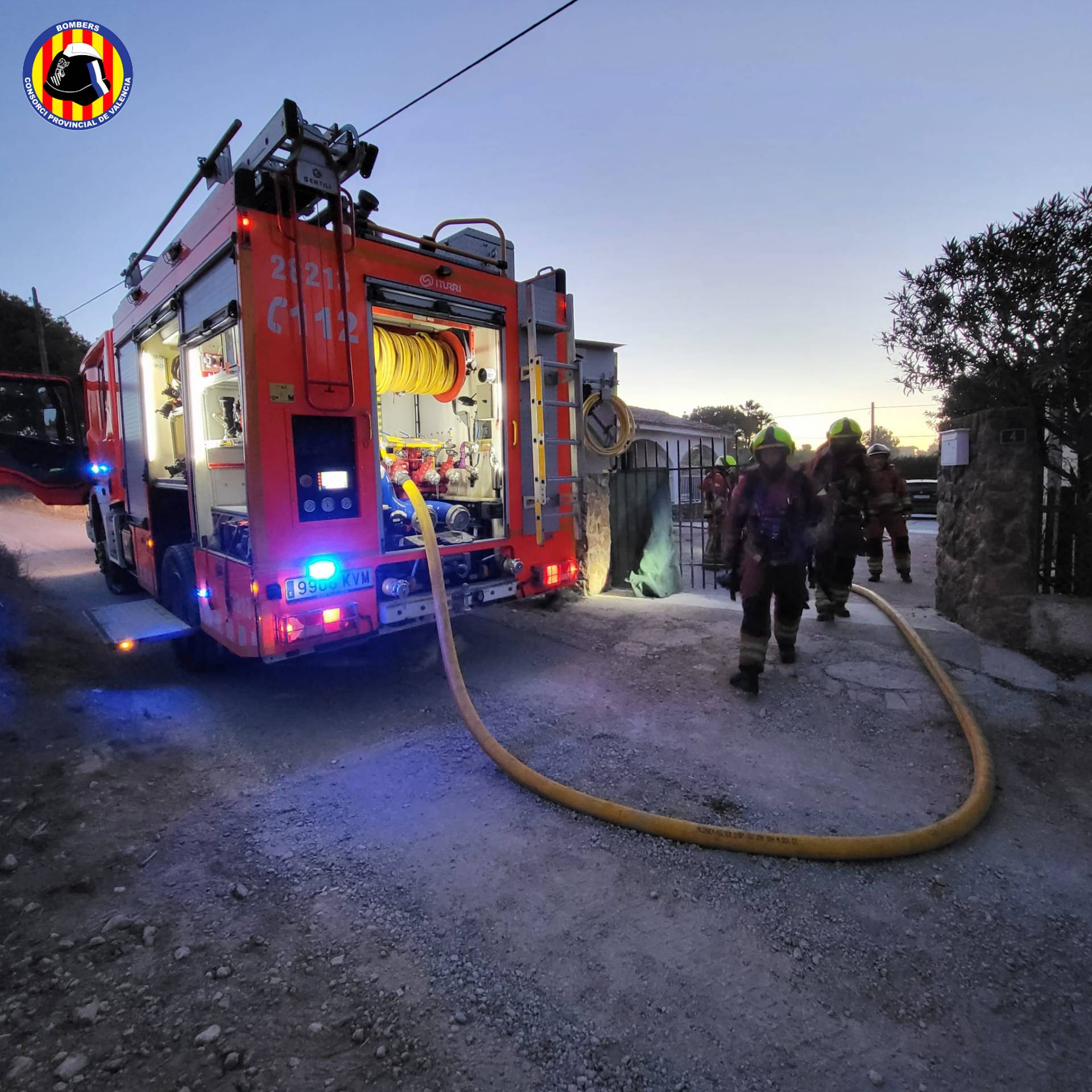 Efectivos del Consorcio Provincial de Bomberos tras el rescate en Llíria