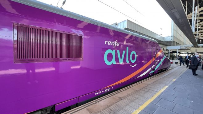 Primer tren Avlo estacionat a Joaquín Sorolla Primer tren Avlo estacionat a Joaquín Sorolla