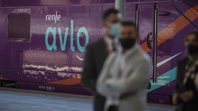 Tren Avlo a la seua arribada a l'estació Joaquín Sorolla de València Tren Avlo a la seua arribada a l'estació Joaquín Sorolla de València