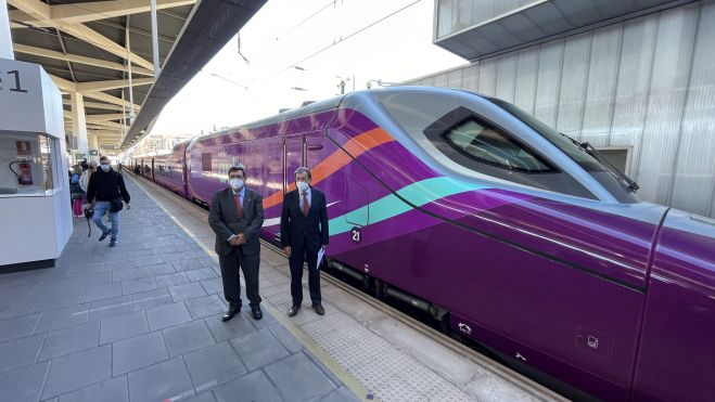 Francisco Arteaga y José Estrada tras la llegada del primer Avlo a València Francisco Arteaga y José Estrada tras la llegada del primer Avlo a València