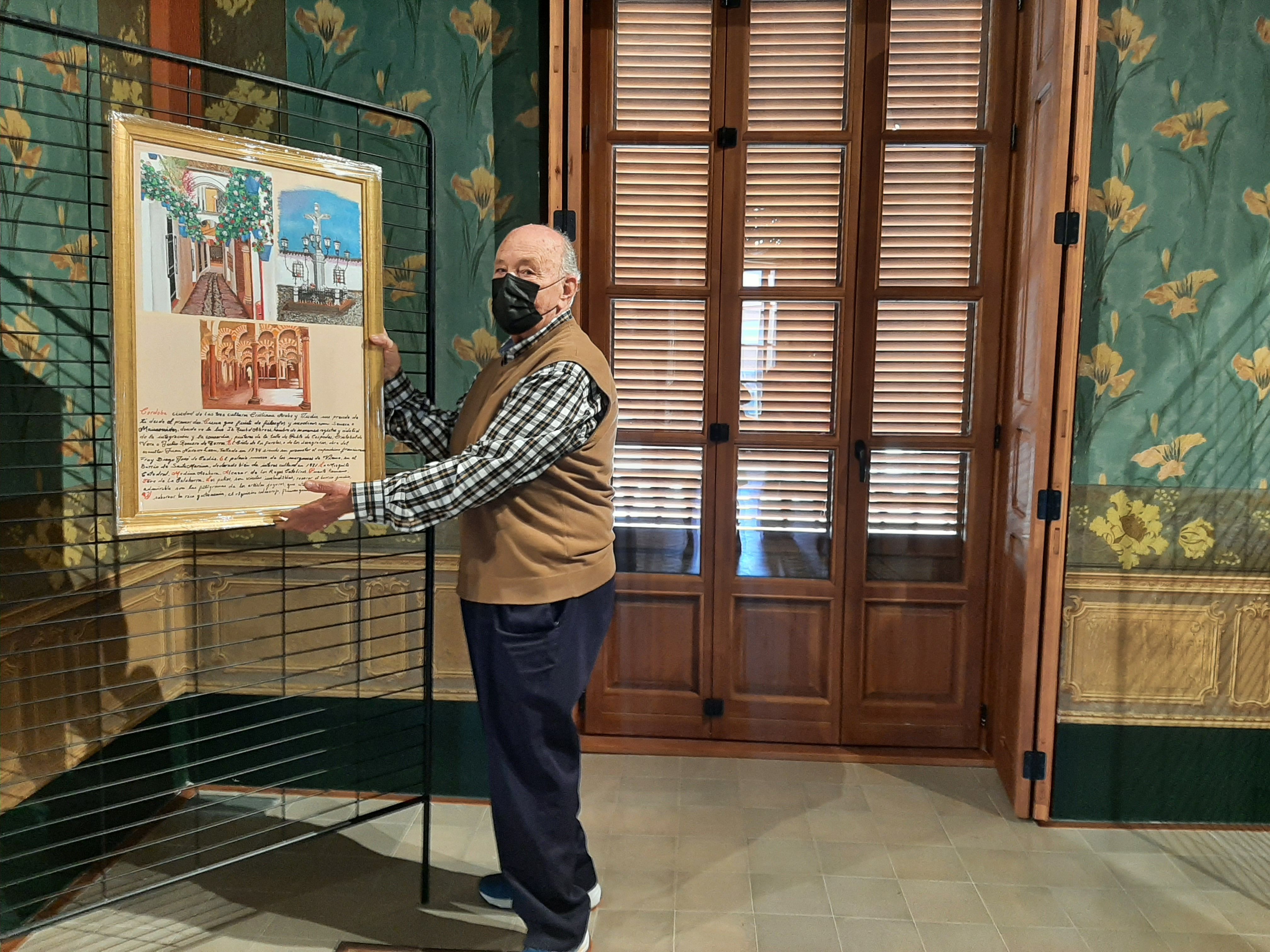 El pintor Francisco Peralta con una de las piezas de la muestra