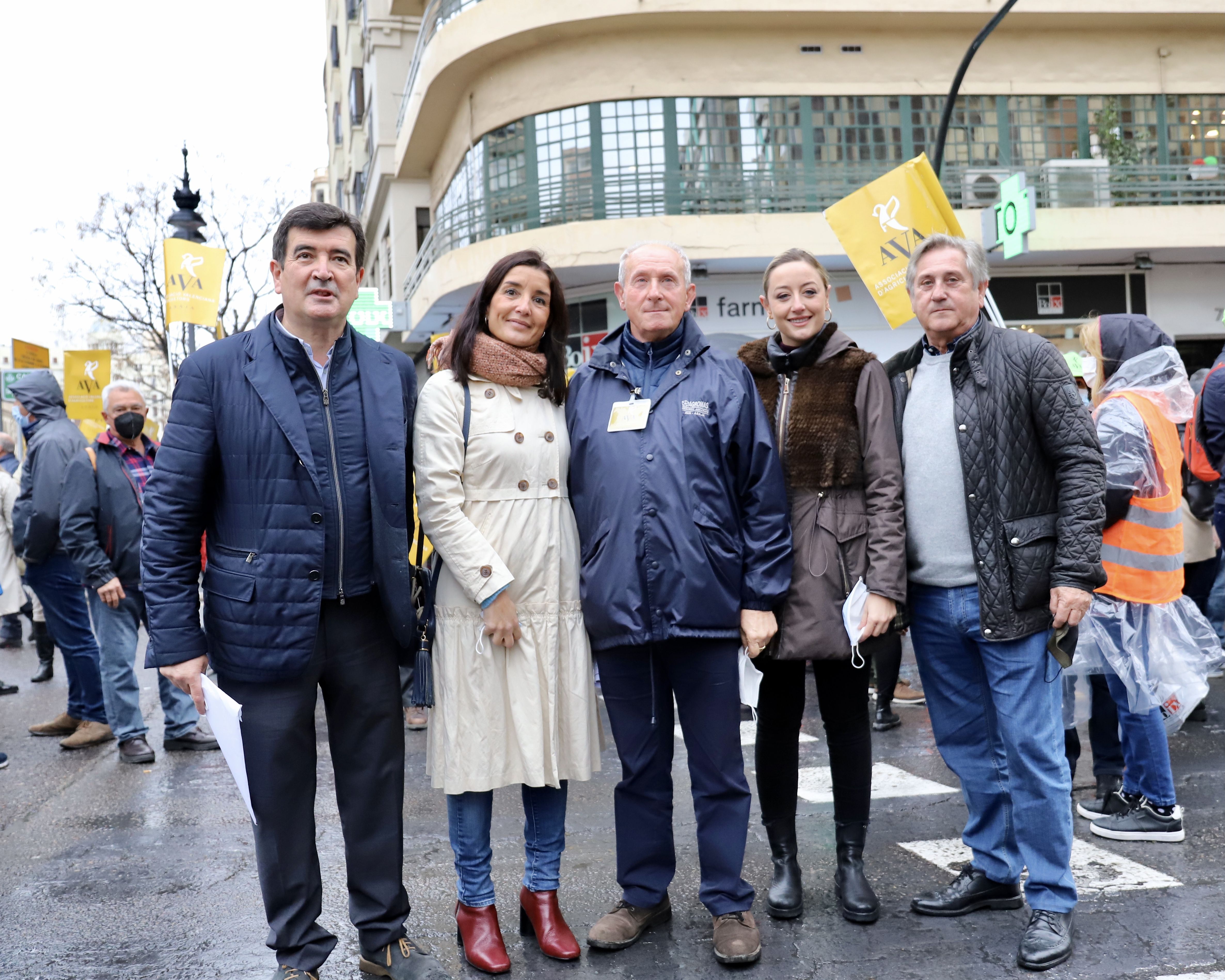 Representants de Ciutadans en la concentració per a salvar el camp valencià