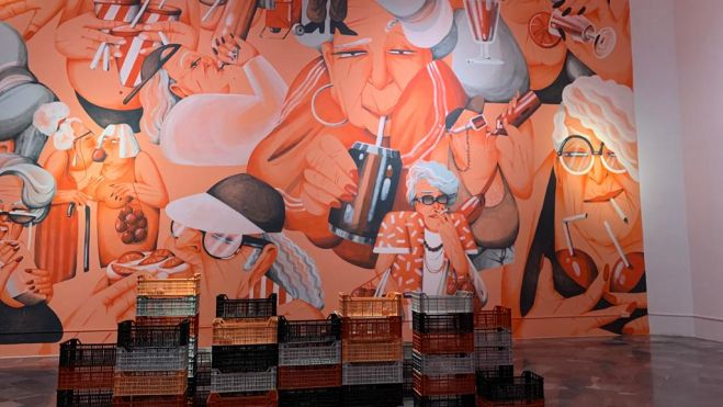 Creació de la il·lustradura i muralista catalana Marina Capdevila per denunciar la superpoblació 